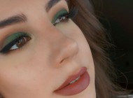 How To Pull Off Colored Eyeshadow: A Neutral Addicts Guide