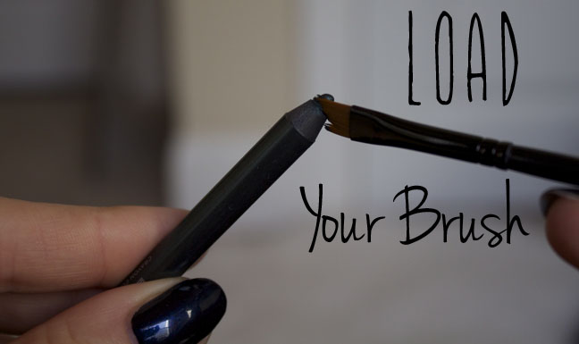 pencil_gel_liner_load_brush
