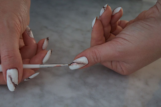 rose_gold_marble_nails_11