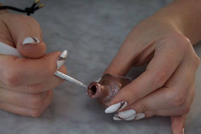 rose_gold_marble_nails_12